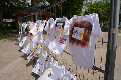 Fertig gesprayte Shirts